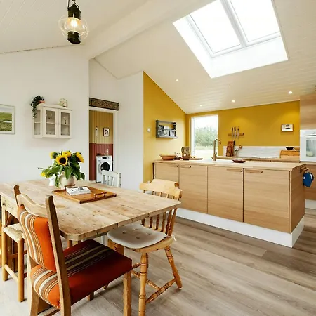 Family House With Sauna Near 度假居 *